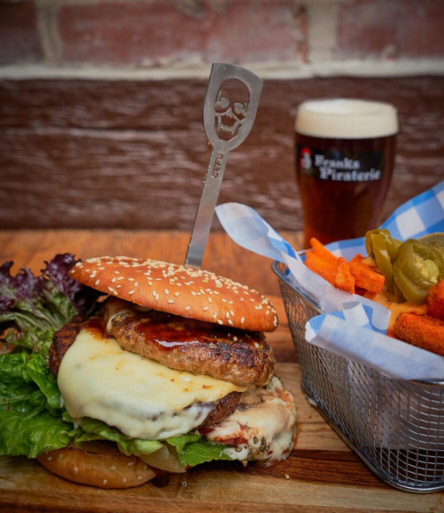 Nur Donnerstags in Franks Piraterie: Jägerschnitzel 2.0 Burger