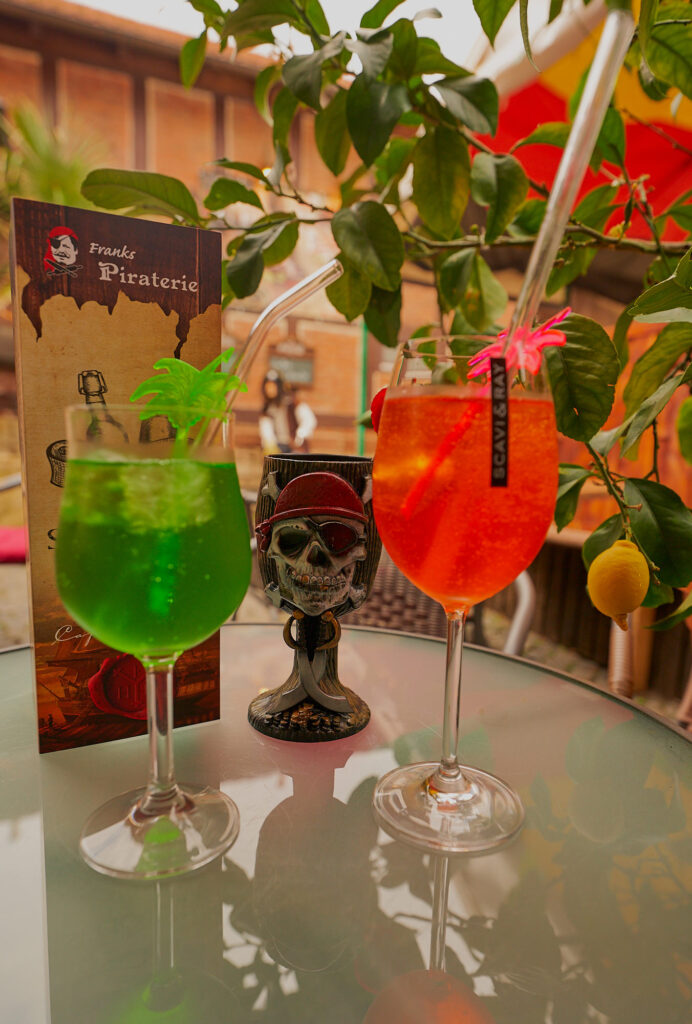 Cocktails trinken in Franks Piraterie